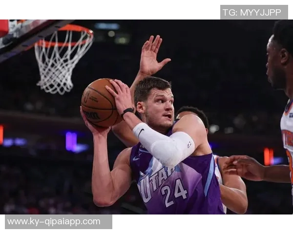 克尼佩尔展现全面实力半场9投5中斩获13分5篮板3抢断 克尼佩尔展现全面实力半场9投5中斩获13分5篮板3抢断