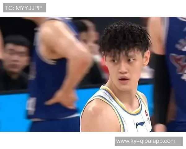 曾凡博缺席比赛引发热议球迷质疑篮网表现与退票问题