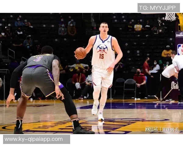 沃特森表现出色10投7中砍下21分赛场正负值高达17分